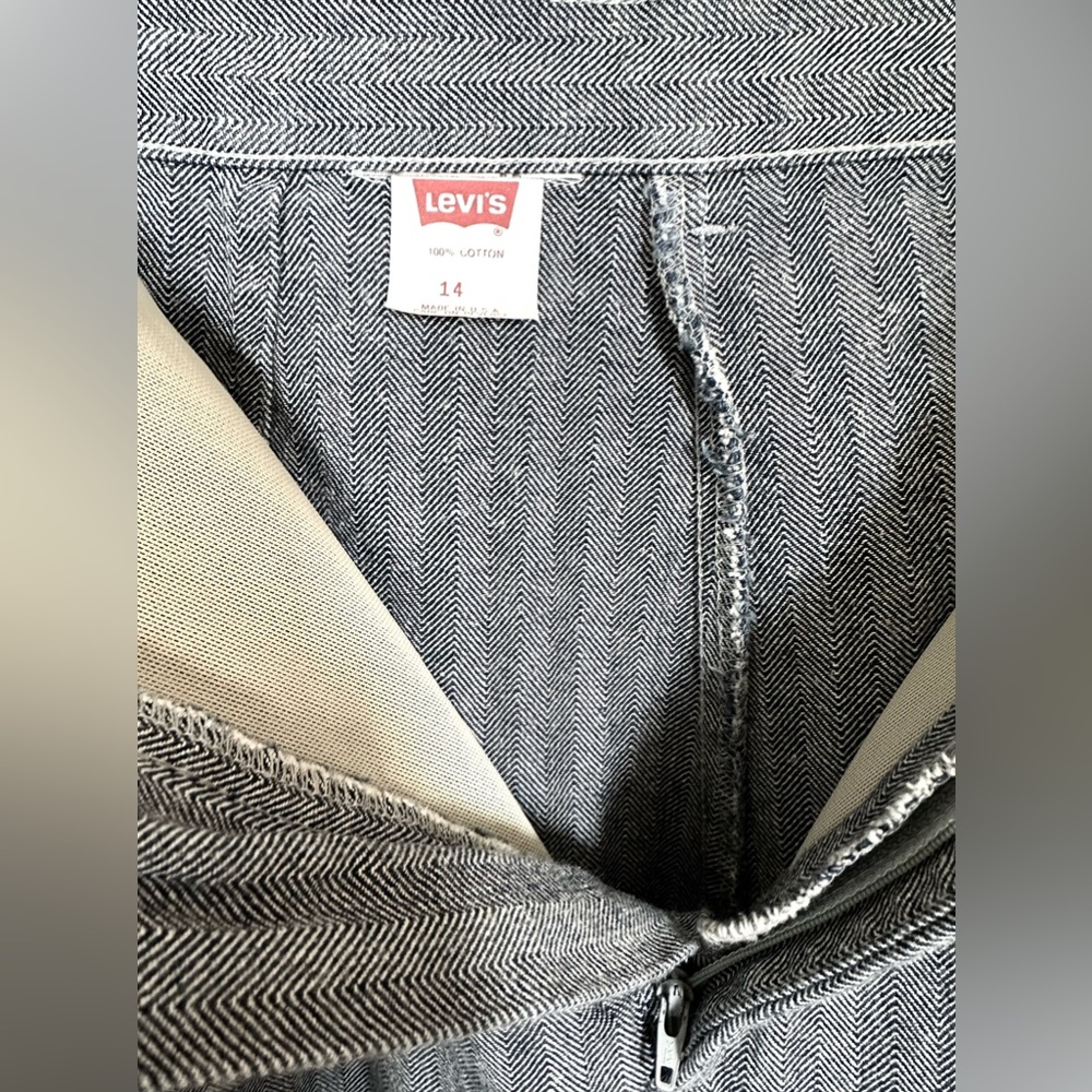 Levi’s vintage 1980s cotton denim pleated pants. Rare find. Made in USA Size 14